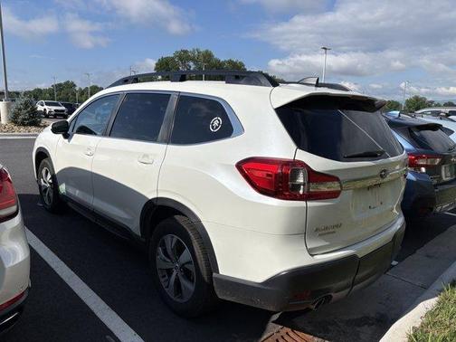 Crystal White Pearl 2022 Subaru Ascent Premium 8-Passenger