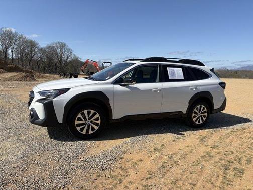 Crystal White Pearl 2025 Subaru Outback Premium