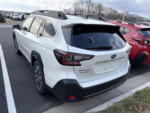 Crystal White Pearl 2025 Subaru Outback Premium