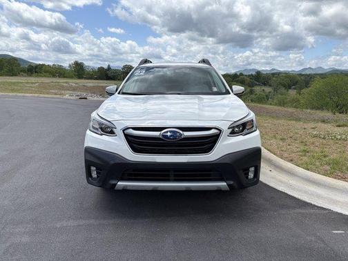 Crystal White Pearl 2022 Subaru Outback Limited