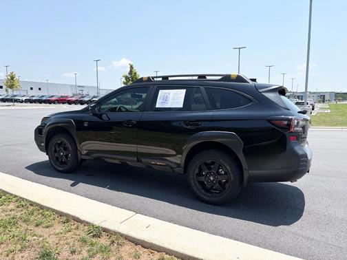 Crystal Black Silica 2025 Subaru Outback Wilderness