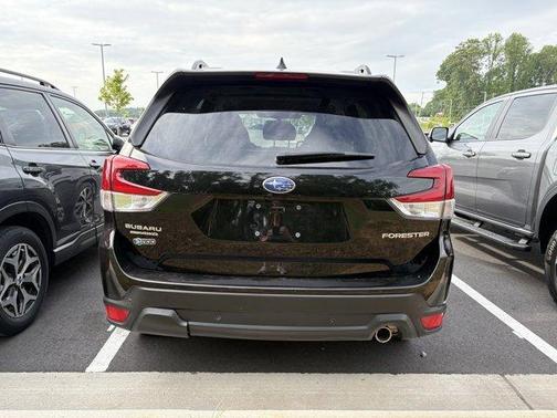 Crystal Black Silica 2023 Subaru Forester Limited