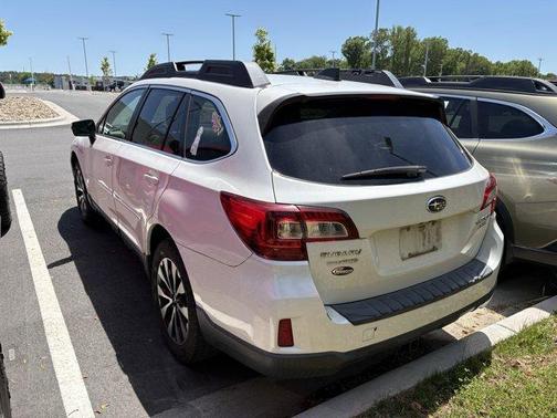 Crystal White Pearl 2017 Subaru Outback 2.5i Limited