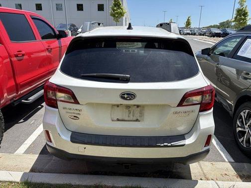 Crystal White Pearl 2017 Subaru Outback 2.5i Limited