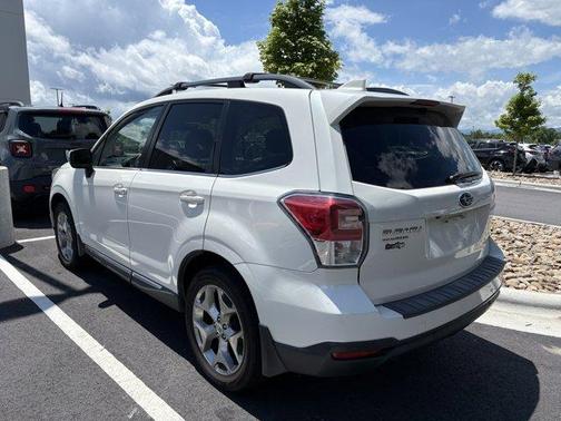 Crystal White Pearl 2018 Subaru Forester 2.5i Touring
