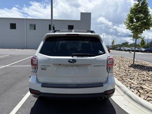 Crystal White Pearl 2018 Subaru Forester 2.5i Touring