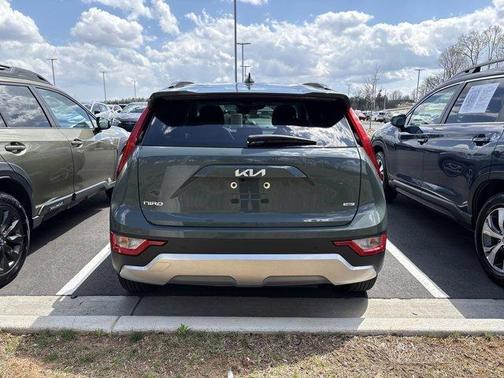 Green 2025 Kia Niro EX