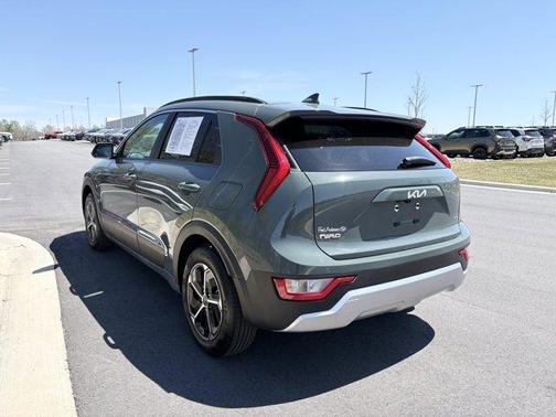 Green 2025 Kia Niro EX