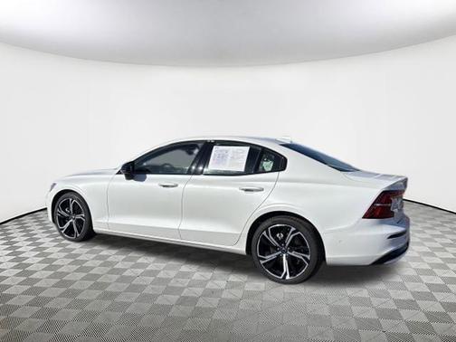 2024 Volvo S60 B5 Plus Dark Theme