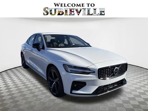 2024 Volvo S60 B5 Plus Dark Theme