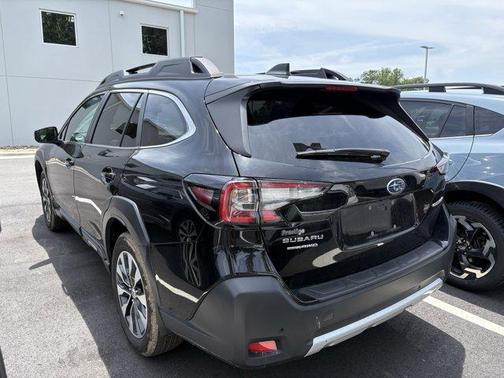 Crystal Black Silica 2024 Subaru Outback Limited