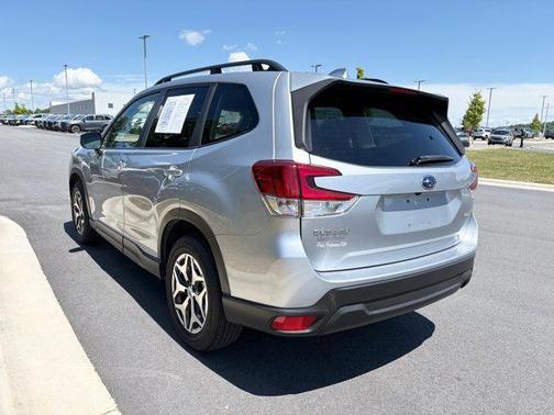 Ice Silver Metallic 2023 Subaru Forester Premium