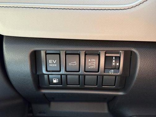 Crystal White Pearl 2026 Subaru Forester Limited