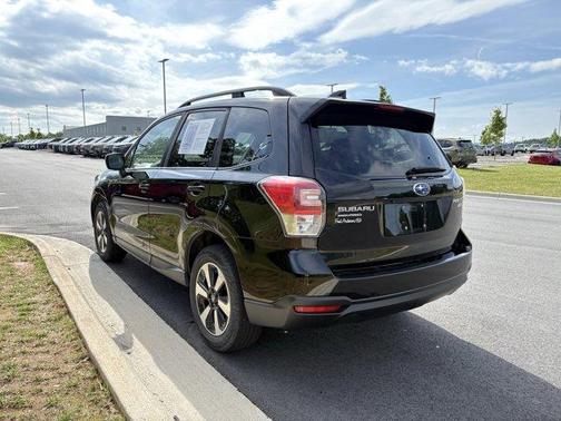 Crystal Black Silica 2017 Subaru Forester 2.5i Premium