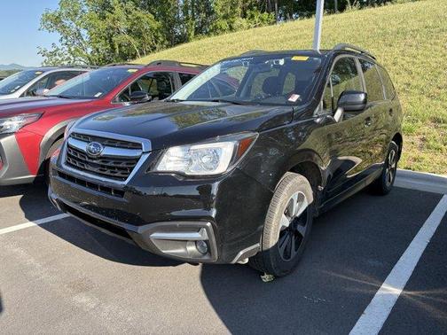 Crystal Black Silica 2017 Subaru Forester 2.5i Premium