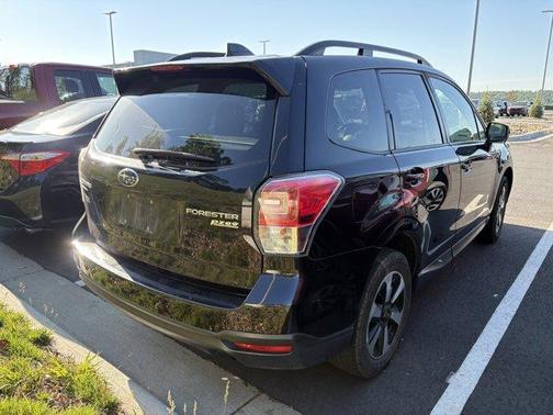 Crystal Black Silica 2017 Subaru Forester 2.5i Premium