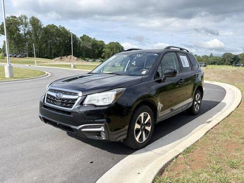 Crystal Black Silica 2017 Subaru Forester 2.5i Premium