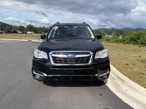 Crystal Black Silica 2017 Subaru Forester 2.5i Premium