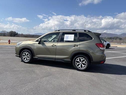 2023 Subaru Forester Premium