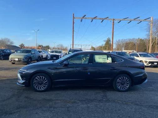 2025 Hyundai SONATA Hybrid Limited