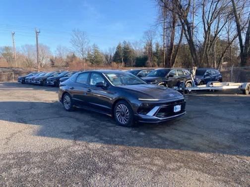 2025 Hyundai SONATA Hybrid Limited
