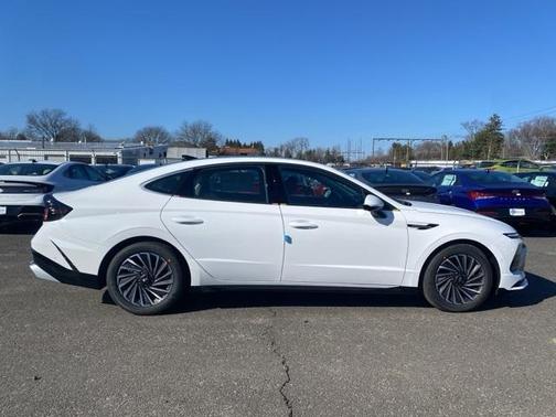 2025 Hyundai SONATA Hybrid Limited