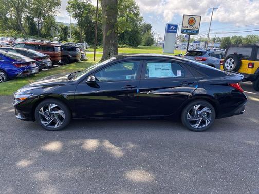 2025 Hyundai ELANTRA HEV SEL Sport