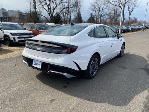 2025 Hyundai SONATA Hybrid Limited