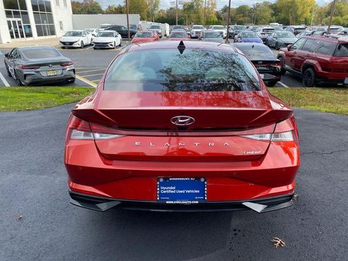 2022 Hyundai ELANTRA Limited