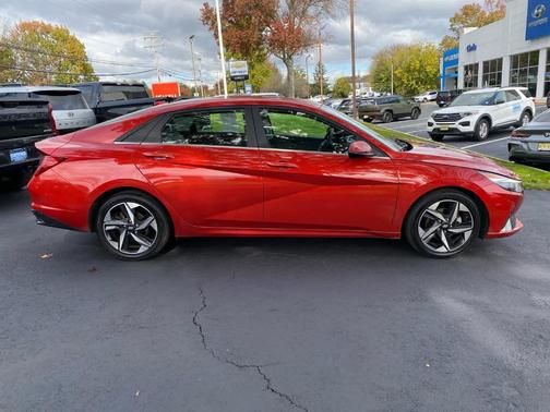 2022 Hyundai ELANTRA Limited