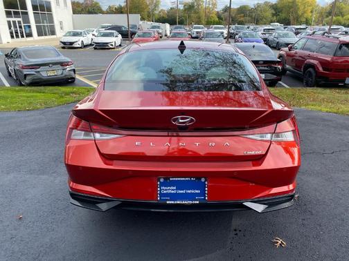 2022 Hyundai ELANTRA Limited