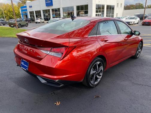 2022 Hyundai ELANTRA Limited