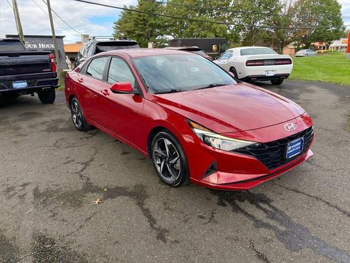 2023 Hyundai ELANTRA SEL