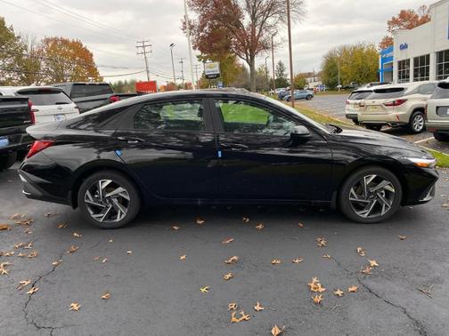 2025 Hyundai ELANTRA HEV SEL