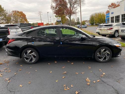 2025 Hyundai ELANTRA HEV SEL Sport