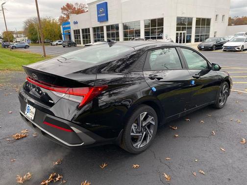 2025 Hyundai ELANTRA HEV SEL Sport