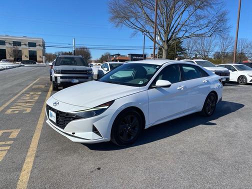 2022 Hyundai ELANTRA SEL