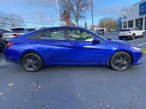 2023 Hyundai ELANTRA SEL