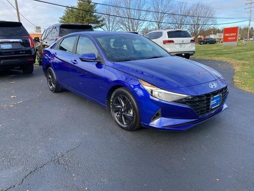 2023 Hyundai ELANTRA SEL