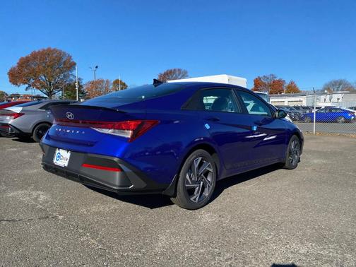 2025 Hyundai ELANTRA SEL Sport