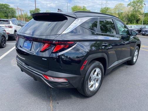 Black Pearl 2024 Hyundai TUCSON SEL