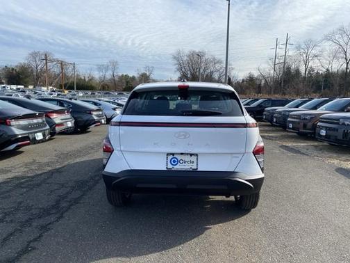 2025 Hyundai KONA SE
