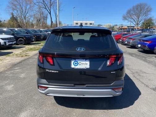 2025 Hyundai TUCSON SE