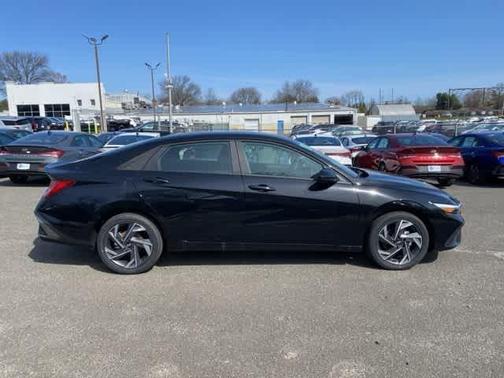 2025 Hyundai ELANTRA HEV SEL