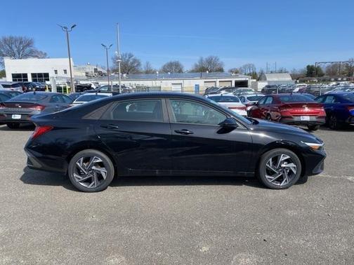 2025 Hyundai ELANTRA HEV SEL Sport