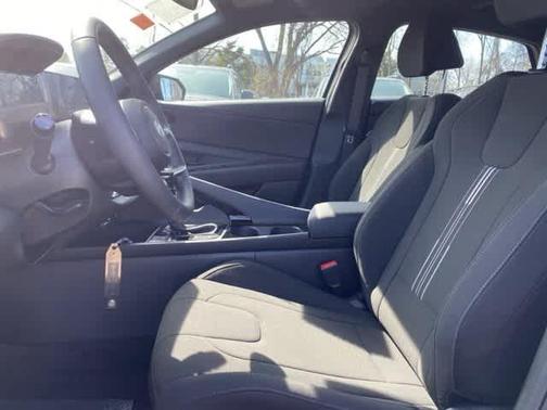 2025 Hyundai ELANTRA HEV SEL