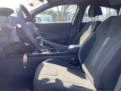 2025 Hyundai ELANTRA HEV SEL Sport