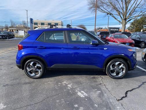 2023 Hyundai VENUE SEL