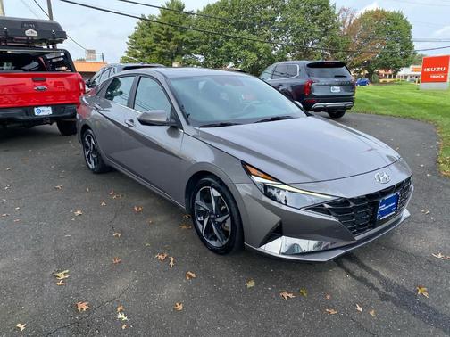 2022 Hyundai ELANTRA SEL