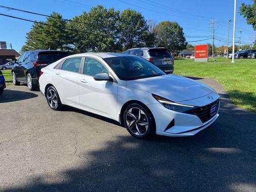 2023 Hyundai ELANTRA SEL